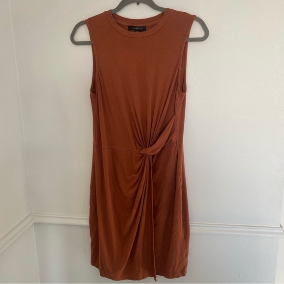 DYNAMITE dress - Picture 2 of 3